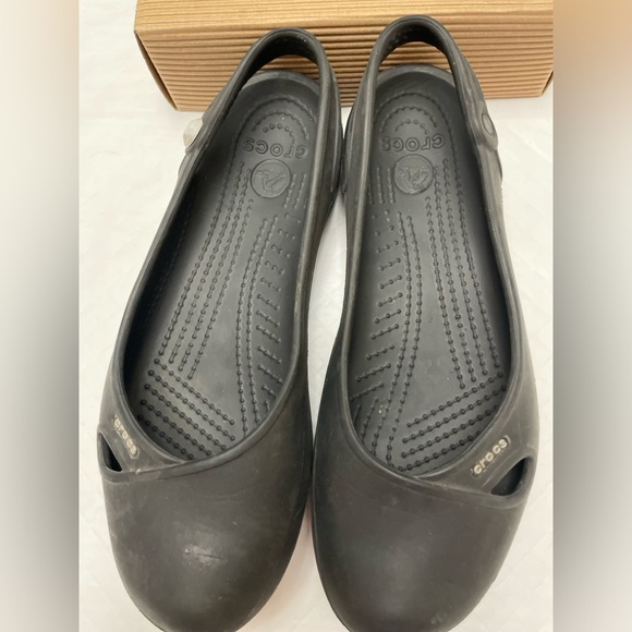 Crocs Size 7 Charcoal Coloured Slip-On Sandals. GUC - Picture 5 of 9